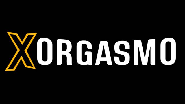 Lo tomé con mis enormes tetas y me trago tu semen
