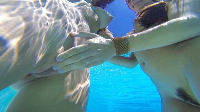 Daddy Girls haciendo el amor en la piscina - chicas gratis