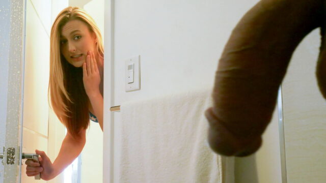 Mi hermana dura vio mi gran polla en un baño y me hizo comprar sus coños - chicas desnudas