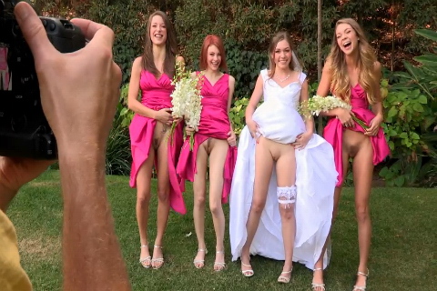 Novias desnudas y sus novias Los madres lesbianas hacen el amor el día de la boda - chicas desnudas